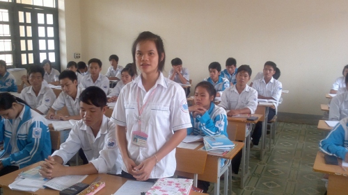 Thường trực Hội Khuyến học trao học bổng cho 88vvv có hoàn cảnh khó khăn tại huyện Nậm Pồ