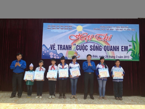 VP. Sáng 24/3/2013, Nhà Thiếu nhi tỉnh 88vv11 phối hợp với Ban Giám hiệu Trường 88vv23 Tân Bình, Trường tải 88vv Tô Vĩnh Diện 88vv88 cuộc thi Thiếu nhi vẽ tranh với chủ đề “Cuộc sống quanh em”.
