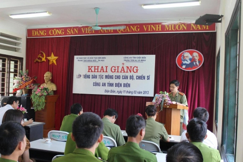 GDTX-CN: Khai giảng lớp đào tạo tiếng 88vv10 Mông cho 88vv chính thức, chiến sĩ công a tỉnh 88vv11.