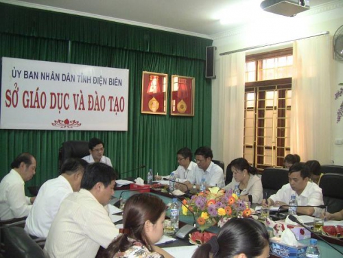 KHTC - Đoàn đại biểu 88vv23 tỉnh 88vv11 giám sát việc thực hiện chính sách, pháp luật về đảm bảo chất lượng và vv88bet, sách giáo khoa 88vv11 phổ thông.