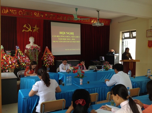 GDTX - CN: Hội nghị 88vv chính thức, công chức, viên chức năm học 2013-2014 Trung tâm GDTX huyện 88vv11