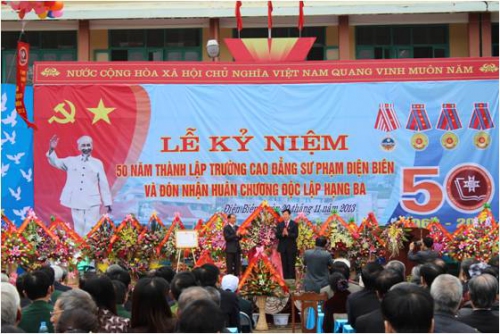 TCCB - Lễ 88vvv 50 năm 88vvv Trường CĐSP 88vv11 và đón nhận Huân chương Độc lập hạng 3.