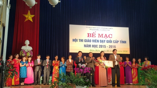 HKH- vv88bet tặng thưởng cho 88vv1 đạt “Giáo viên dạy giỏi cấp tỉnh, năm học 2015-2016”  187,5 triệu đồng