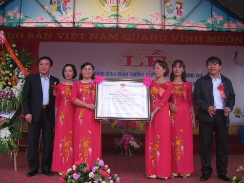 HKH - Trường tải 88vv thị trấn Mường Chà đón nhận Bằng công nhận trường đạt chuẩn Quốc gia mức độ 2