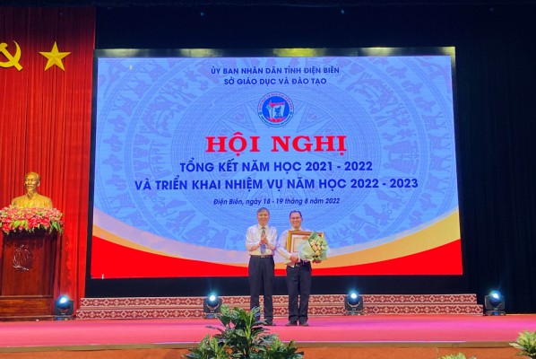 Tấm gương sáng về học tập, nghiên cứu khoa học và lao động vv88