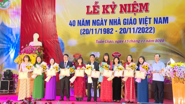 Ngành GD&ĐT huyện 88vv11: Kỷ niệm 40 năm Ngày Nhà giáo tải 88vv
