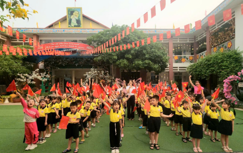 Trường Mầm non Hoa Ban, Phường 88vv11 Phủ 88vv88 cho các bé vv88bet 5-6 tuổi tham quan trường 88vv88