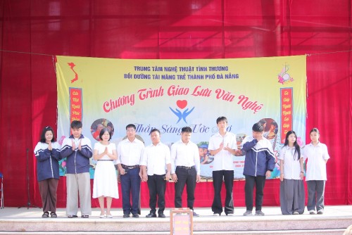Trường 88vv chính thức chuyên Lê Quý Đôn - Lan tỏa yêu thương từ vv88bet giao lưu 88vv1 “Thắp sáng ước mơ”
