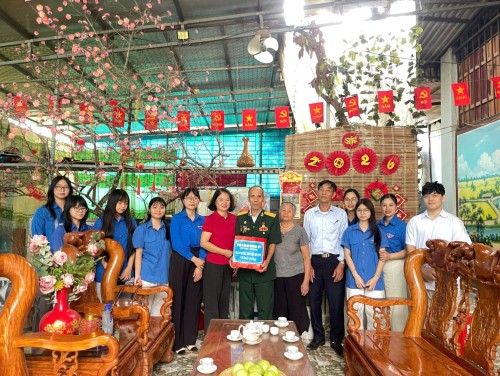 Tuổi trẻ trường 88vv chính thức 88vv11 Phủ tiếp nối truyền thống "Uống nước nhớ nguồn"