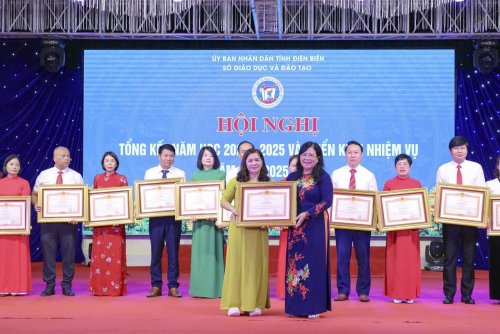 Cô Nguyễn Thị Thu Huyền- tấm gương sáng trong bộ môn Địa lý của ngành 88vv11 88vv11